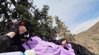 Котик стонет в горах и мастурбирует