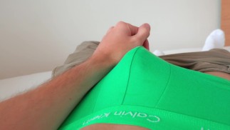 Schnelles Runterholen nach der Schule in weißen Socken /// Jordan Wilder