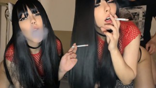 Goth Girl wordt geneukt door stiefvader terwijl ze rookt (volledige video op mijn 0nlyfans/ManyVids)