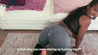 JOI Sweaty Ebony przyłapała cię na oglądaniu na siłowni