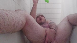 10 inch groene dildo tijdens het douchen