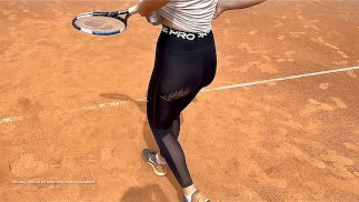Teniska v Nike Pro dryhumping po zápase