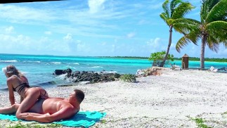 Openbare strandseks op naaktstrand Maldiven