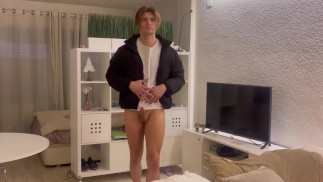 Joven con motero jacker masturbándose hasta corrida. ¡Además de la corrida extra!