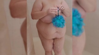 BBW Becca Bunny massieve tieten in de douche