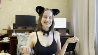 S'il te plaît, jouis sur mon visage ! Je lui ai si bien sucé la bite qu'il m'a couvert de sperme