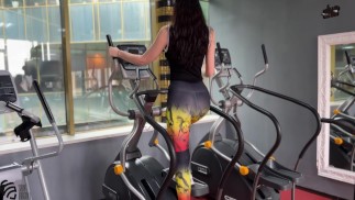 Horké milf v prdeli ve fitness klubu