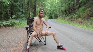 Traîner le long d’une voie publique