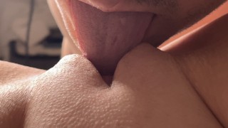 PUSSY EATING ZBLÍZKA! Můj přítel mě svým rychlým jazykem donutí orgasmus. 4K, POV