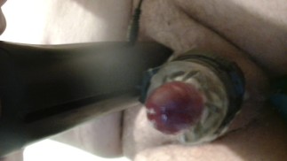 La sesión de la máquina sexual práctica jugando al héroe de la polla - Corrida en manga de fleshlight
