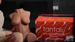Laura Quest riceve un'intensa sorpresa | Trio amatoriale con bambola del sesso Tantaly - versione breve