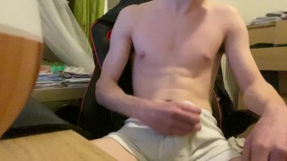 Gorąca nastolatka spuszcza się w bieli Calvin Klein