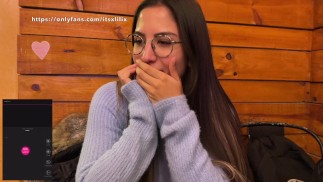 TU CONTRÔLES MON LUSH DURANT NOTRE DÎNER AU RESTAURANT À LISBONNE
