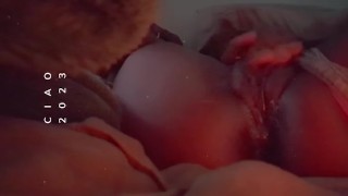 Clit wrijvend orgasme van ebony poesje