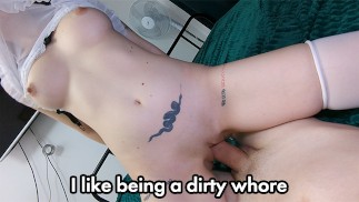 彼女の夫が他の部屋にいる間に彼女の義理の息子をクソ。大まかに犯された継母-Dirty Talk