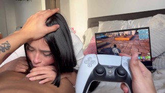 Ma demi-soeur chaude ne me laisse pas jouer tranquillement et me fait jouir| FORTNITE