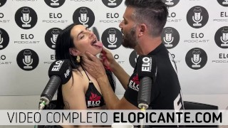 ELO PODCAST LE PEGA CON LA PALETA A ALMENDRA