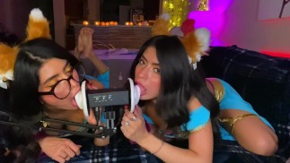 ASMR Twee meiden LIKKEN PRINSES JASMINE COSPLAY ARCH - ASMR