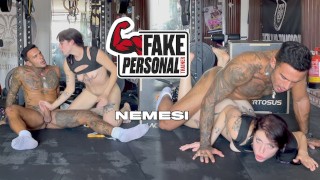 FAŁSZYWY TRENER OSOBISTY Ostry seks z wytatuowaną brunette_NEMESI WDOWĄ