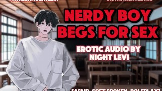 Giving nerdy jongen wat hij wil nadat hij hem bed heeft gemaakt [erotische audio]