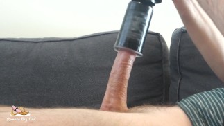 Genießen Sie einen automatischen männlichen Masturbator bis zum Abspritzen