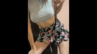Danse sensuelle voulant vous séduire pour me baiser | jupe sans culotte