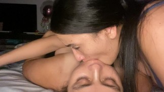 lesbička mě saje hluboko můj obrovský jazyk