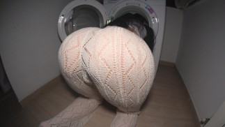 Una gran polla llenó su apretado coño de semen. Hermanastra atrapada por mí
