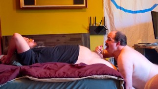 Trouble de chaume - Mister Moustache Dick baise un ours chaud Rusty Piper, branle une éjaculation
