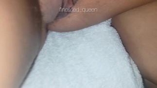 Sexy sub obtiene dedos y tijeras