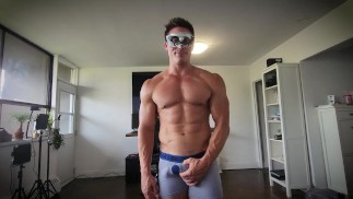 Žena POV svalnatý kus škádlí a šuká asijskou hotwife