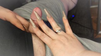 Handjob Queen con uñas extra largas bordes Polla pequeña Slave hasta que Cums *Orgasmo intenso*