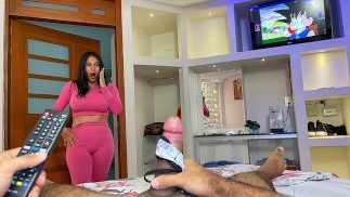 Mientras está en el gimnasio yo la espero en su habitación con mi dura polla Jenifer play