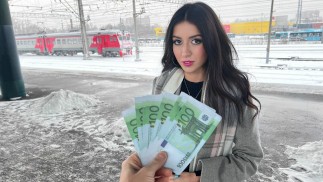 Публичный агент - Предложил девушке с вокзала пройти кастинг прямо в публичном поезде
