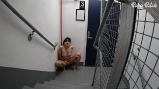 Veřejně se zavázanýma očima a spoutanýma rukama + prstění do orgasmu | XBIZ Děkuji Vid