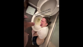[OC] Amateur - Überall auf ein dummes, leerköpfiges Fickloch-Urinal pissen!