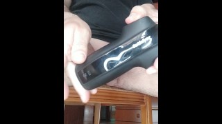 Men Satisfyerとの私の最初の経験(そしてうめき声で大きなザーメン)