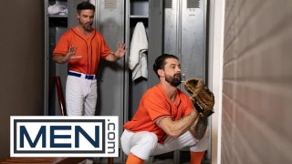 MEN - Etalon tatoué en chaleur Alpha Wolfe se fait percer le cul par la bite Rock Daniel