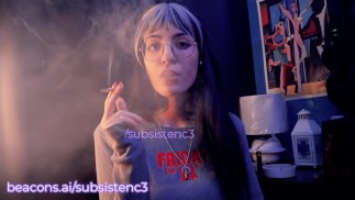 Compartilhando dangles sensuais, inalados profundos e exalações (4k) | Fumando Astrid
