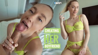 PAWG engaña a su novio con su compañero de cuarto de la universidad - Lil Elle