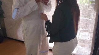 Hombre de mar semen en la boca detrás de escena