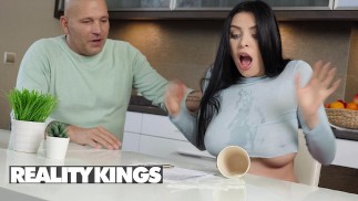 REALITY KINGS - Kira Queen Líbí Všechno Na Novém Domě, Zejména Horké Majitel Velký Péro