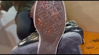 Chocolade verpletteren en eten van converse