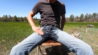 Bagnare i jeans mentre si è in campeggio