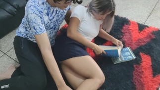 Encuentro A Mi Estudiando Y Me Dice Que La Enseñe a Follar su Primera Vez