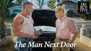 College Twink aiuta l'orso più anziano a sentirsi di nuovo giovane - Johnny Moon, Lawson James - DisruptiveFilms