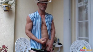 Sexy Kovboj Ostření Jeho Obrovský Nástroj - Eden Adonis