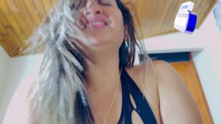 Ma belle-sœur entre dans ma chambre pour se faire baiser comme une cow-girl. Vanessa latine