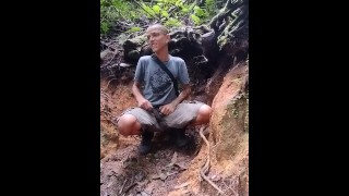 Randonnée en chaleur. Sperme rapide dans la jungle + pisser dans la nature.