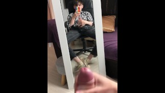 18-JÄHRIGER TWINK-JUNGE WICHST (CUMSHOT)